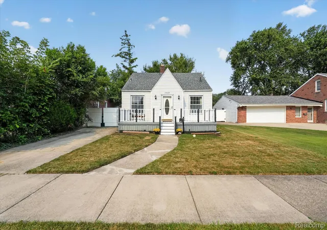 4th image of 23129 Oakwood Ave, Eastpointe, MI 48021 | MLS# 20261060084