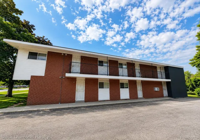 2nd image of 16217 Greenfield Rd, Detroit, MI 48235 | MLS# 20261060088
