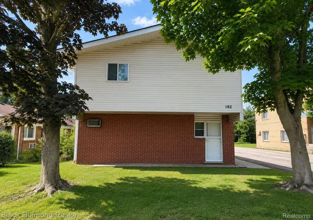 3rd image of 16217 Greenfield Rd, Detroit, MI 48235 | MLS# 20261060088