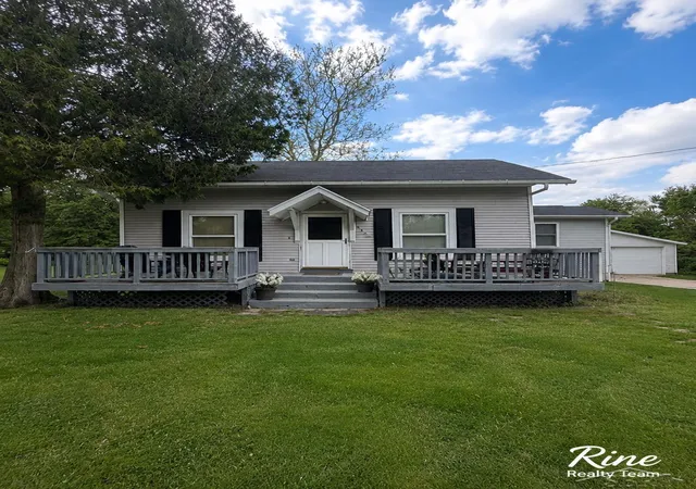3rd image of 832 Hyatt St, Eaton Rapids, MI 48827 | MLS# 61050216969