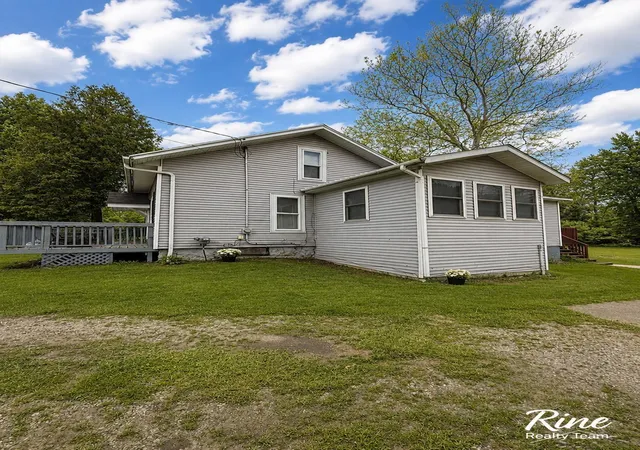 4th image of 832 Hyatt St, Eaton Rapids, MI 48827 | MLS# 61050216969