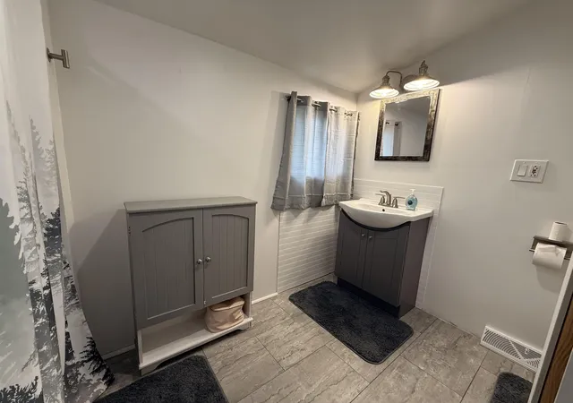 4th image of 717 E Garfield St, Cadillac, MI 49601 | MLS# 78080071795
