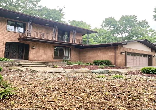 Photo 1 of Sale Pending at 5064 Far Ravine Ct, West Bloomfield, MI 48323 | MLS# 20261060100 | Listing updated on 2026-08-27