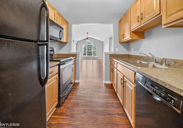 5th image of 52133 Naugatuck Dr, Macomb, MI 48042 | MLS# 58050216978