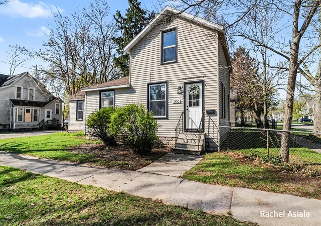 28th image of 1203 4th St, Muskegon, MI 49441 | MLS# 65026039938