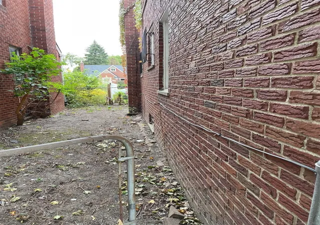 4th image of 12019 Nashville St St, Detroit, MI 48205 | MLS# 58050216979