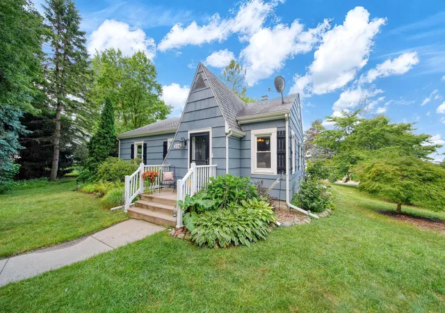3rd image of 204 Westover St, Ann Arbor, MI 48103 | MLS# 81026039942