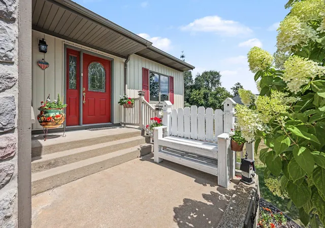 3rd image of 404 Vienna Ln, Fremont, MI 49412 | MLS# 72026039948