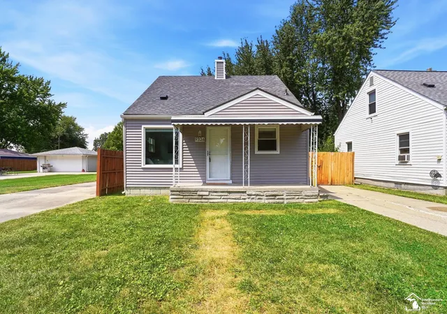 Photo 2 of Single family home for sale at 9326 Lincoln St, Taylor, MI 48180 | MLS# 57050216988 | Listing updated on 2026-08-03
