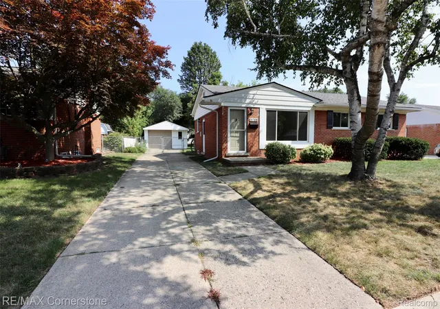 28th image of 31768 Bretton St, Livonia, MI 48152 | MLS# 20261060118