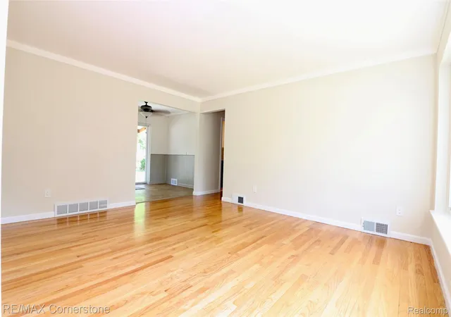 3rd image of 31768 Bretton St, Livonia, MI 48152 | MLS# 20261060118