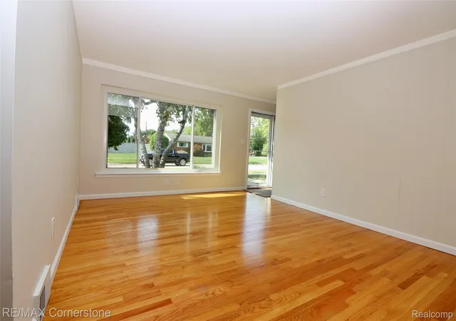 5th image of 31768 Bretton St, Livonia, MI 48152 | MLS# 20261060118