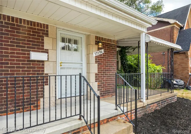 2nd image of 17194 Warrington Dr, Detroit, MI 48221 | MLS# 20261060119
