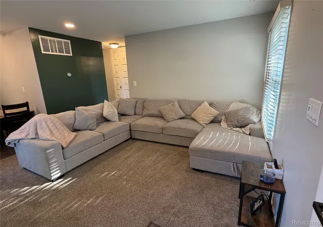 Listing Photo 5 - Condo for sale in building located at 7492 Hampton Dr, Davison, MI 48423