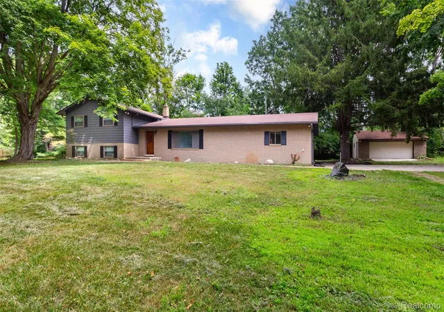 2nd image of 7580 Thornwood St, Canton, MI 48187 | MLS# 20261060129