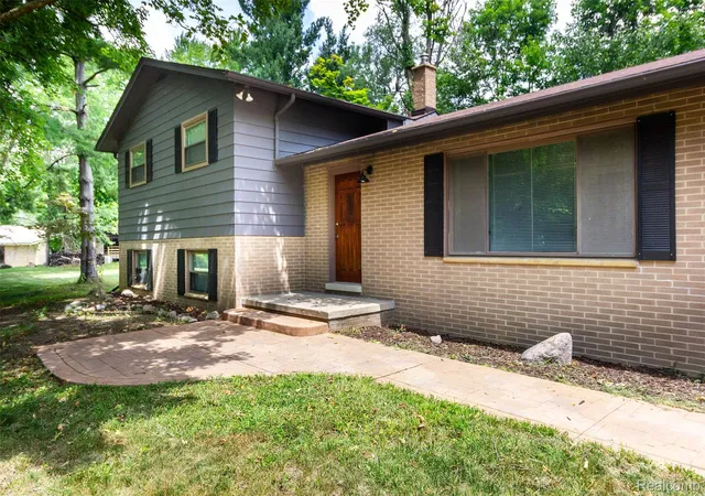 3rd image of 7580 Thornwood St, Canton, MI 48187 | MLS# 20261060129