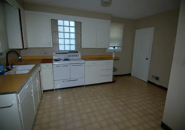5th image of 405 Prospect St, Cadillac, MI 49601 | MLS# 78080071798