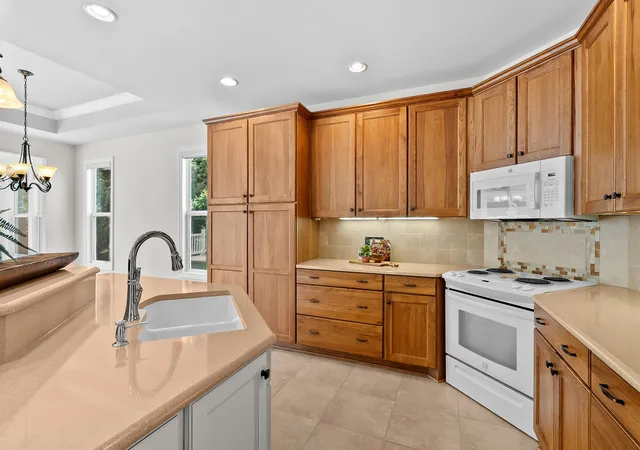 Listing Photo 5 - Condo for sale in building located at 3625 Whicker Pointe, Kalamazoo, MI 49008