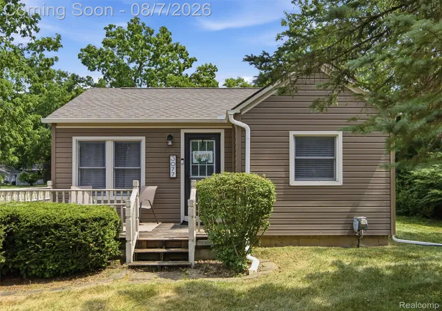 1st image of 3077 York Rd, Rochester Hills, MI 48309 | MLS# 20261060138