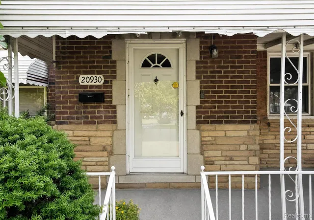 Photo 4 of Single family home for sale at 20930 Redmond Ave, Eastpointe, MI 48021 | MLS# 20261060139 | Listing updated on 2026-09-06