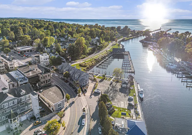 1st image of 259 Kalamazoo St #4, South Haven, MI 49090 | MLS# 66026039969