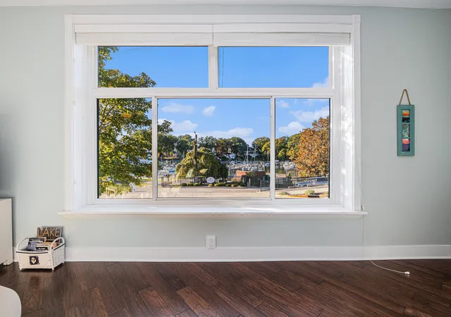 4th image of 259 Kalamazoo St, South Haven, MI 49090