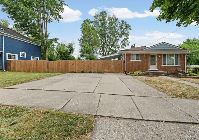 34th image of 400 E George Ave, Hazel Park, MI 48030 | MLS# 20261060154