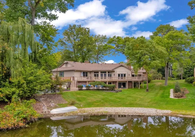 Photo 1 of Single family home for sale at 1887 Harvest Ln, Bloomfield Hills, MI 48302 | MLS# 20261060157 | Listing updated on 2026-09-09