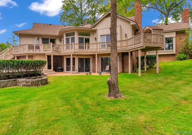 Photo 3 of Single family home for sale at 1887 Harvest Ln, Bloomfield Hills, MI 48302 | MLS# 20261060157 | Listing updated on 2026-09-09