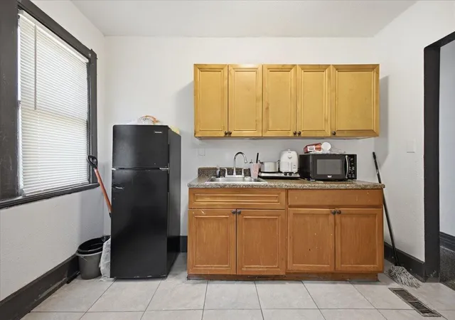 Listing Photo 5 - Condo for sale in building located at 12824 Steel St, Detroit, MI 48227