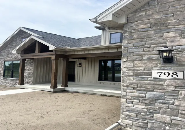 2nd image of 798 E Sweet Briar Ln, Monroe, MI 48161 | MLS# 57050217007