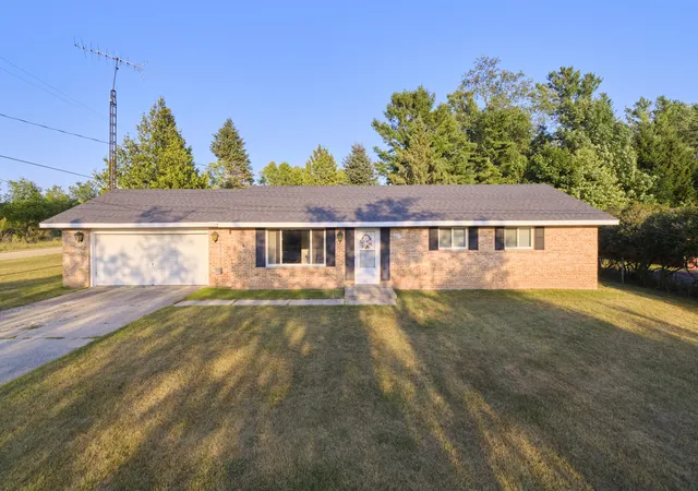 3rd image of 8807 Lake Park Dr, Onekama, MI 49675 | MLS# 67026039980