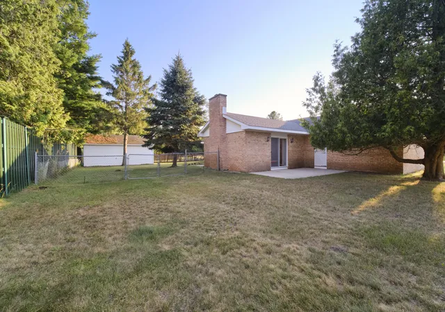 5th image of 8807 Lake Park Dr, Onekama, MI 49675 | MLS# 67026039980