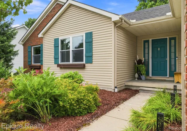 Photo 3 of Single family home for sale at 25 Melvin J Ct, Oxford, MI 48371 | MLS# 20261060169 | Listing updated on 2026-09-10