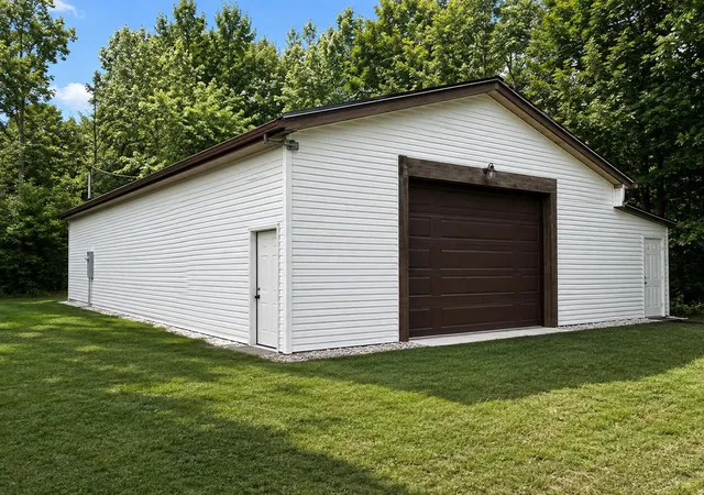 Photo 2 of Single family home for sale at 1700 Shipman Rd, Oxford, MI 48371 | MLS# 81026039989 | Listing updated on 2026-08-28
