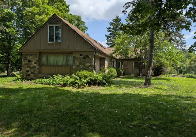 Photo 3 of Single family home for sale at 3988 Beeman Rd, Williamston, MI 48895 | MLS# 71026039982 | Listing updated on 2026-08-31