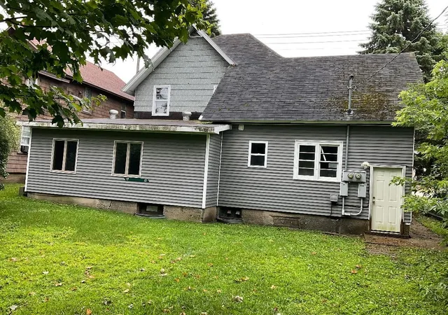 Listing Photo 2 - Condo for sale in building located at 124 W Pine St, Cadillac, MI 49307