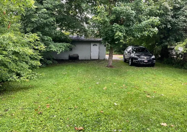 Listing Photo 3 - Condo for sale in building located at 124 W Pine St, Cadillac, MI 49307