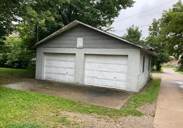 Listing Photo 4 - Condo for sale in building located at 124 W Pine St, Cadillac, MI 49307