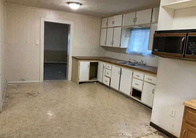Listing Photo 5 - Condo for sale in building located at 124 W Pine St, Cadillac, MI 49307