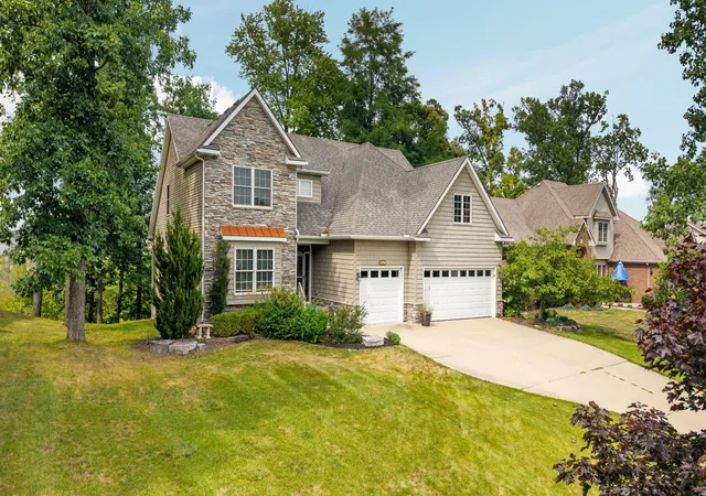 3rd image of 8243 Heathertree Ln, Brighton, MI 48116 | MLS# 81026040000