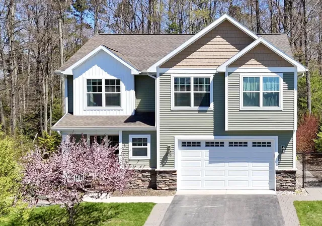 2nd image of 3176 Winchester Dr, Traverse City, MI 49686 | MLS# 78080071806