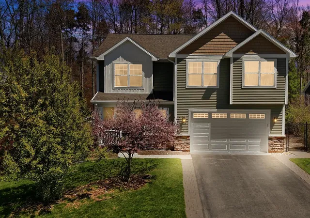 3rd image of 3176 Winchester Dr, Traverse City, MI 49686 | MLS# 78080071806