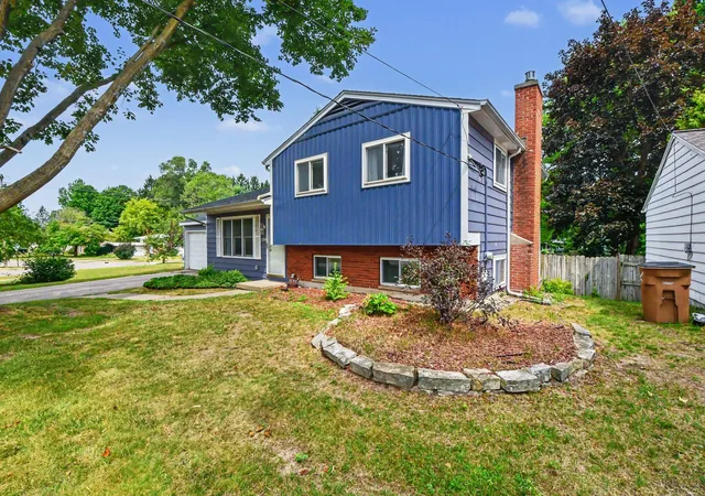 1st image of 8364 Atlanta Dr Ne, Rockford, MI 49341 | MLS# 65026040001