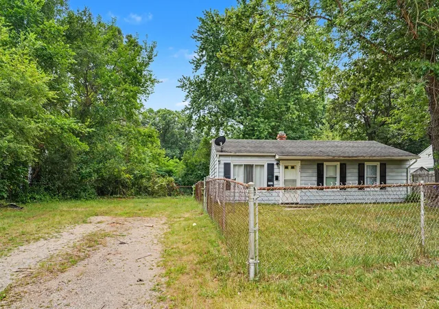 Photo 3 of Single family home for sale at 135 Saratoga Ave, Battle Creek, MI 49037 | MLS# 66026040003 | Listing updated on 2026-08-01