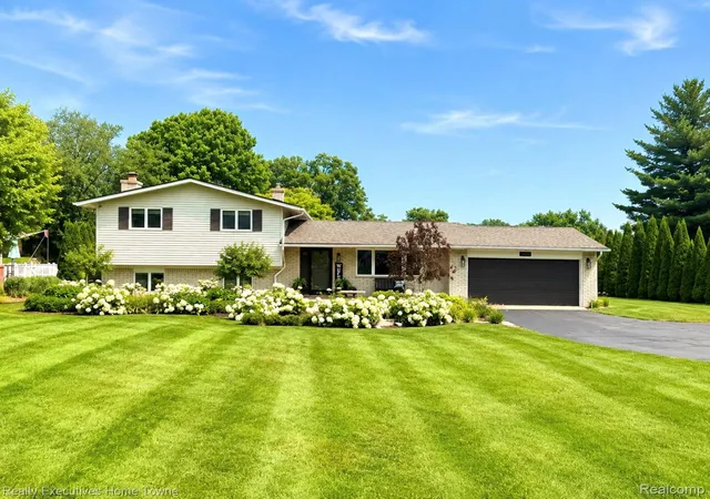 Photo 1 of Single family home for sale at 3460 Ramada Dr, Highland, MI 48356 | MLS# 20261060186 | Listing updated on 2026-08-06