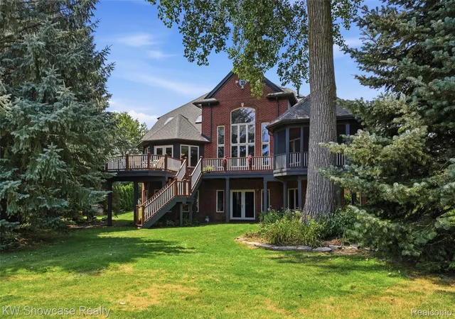 Photo 2 of Single family home for sale at 2916 Vero Dr, Highland, MI 48356 | MLS# 20261060189 | Listing updated on 2026-09-15