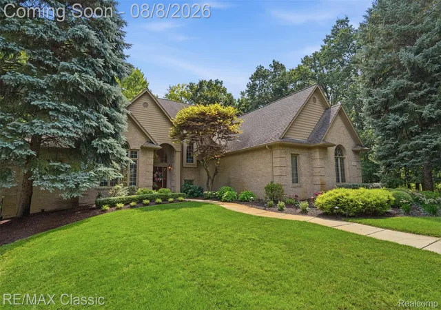 Photo 3 of Single family home for sale at 6015 Lynne Holw Dr, Commerce Township, MI 48382 | MLS# 20261060191 | Listing updated on 2026-09-13