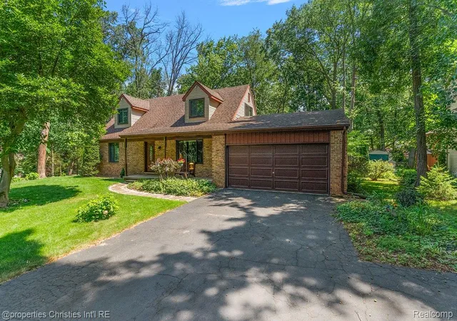 Photo 1 of Sale Pending at 2325 Horace St, West Bloomfield, MI 48324 | MLS# 20261060194 | Listing updated on 2026-08-10