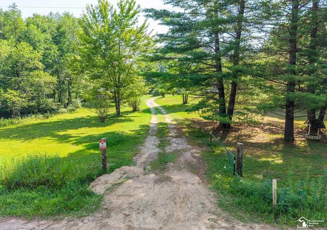 46th image of 3850 N Clarwin Ave, Gladwin, MI 48624 | MLS# 57050217017